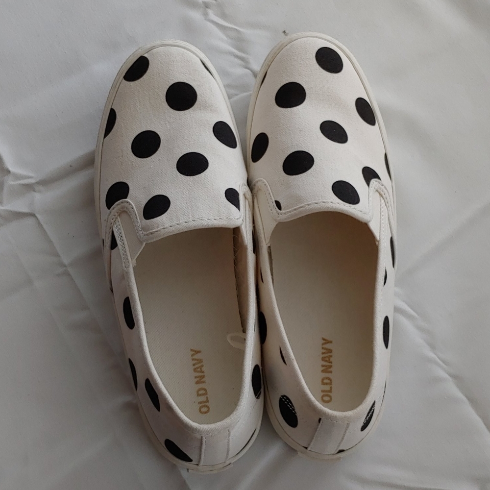 Old Navy - White with black polka dots